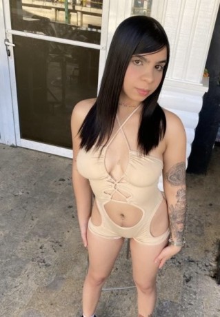 riante-sexy-and-hot-big-1