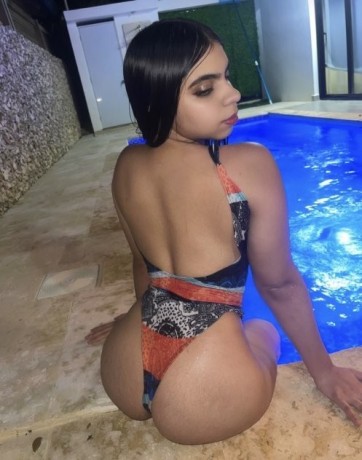 riante-sexy-and-hot-big-0