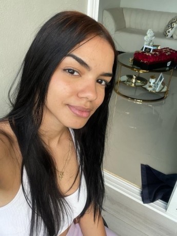 cintia18-hola-que-tal-amor-soy-una-chica-latina-disponible-big-1