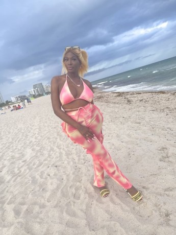mercedez-hot-hung-young-bubble-butt-freak-verse-girl-w-ah-fatas-big-2