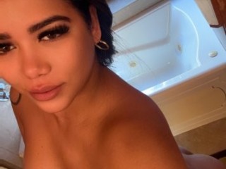 gina-hello-there-you-can-call-me-or-text-678-368-5426