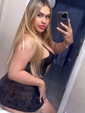jessy-tremontsexy-and-luxury-girl-in-the-city-big-2